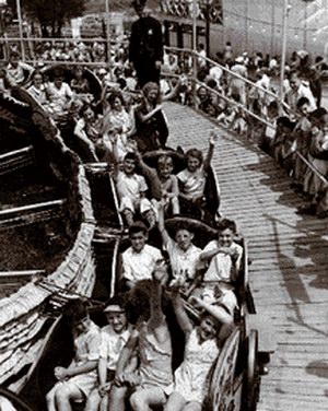 Edgewater Park - Fun On The Rides (newer photo)